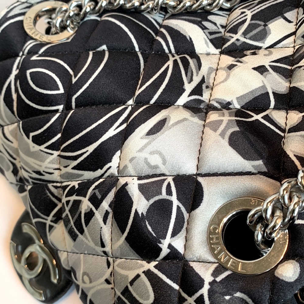 CHANEL RARE Kaleidoscope Abstract Quilted Black White Silk Bag Bijoux Silver 🖤 - Picture 6 of 16